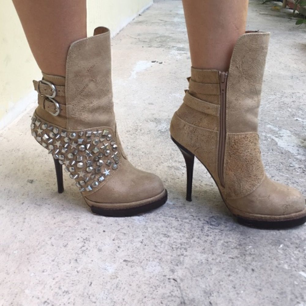 Studded boots - Picture 2 of 4